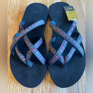 NWT. Women’s Teva Olowahu Sandals. Size 9. Blue and Pink Stitching.